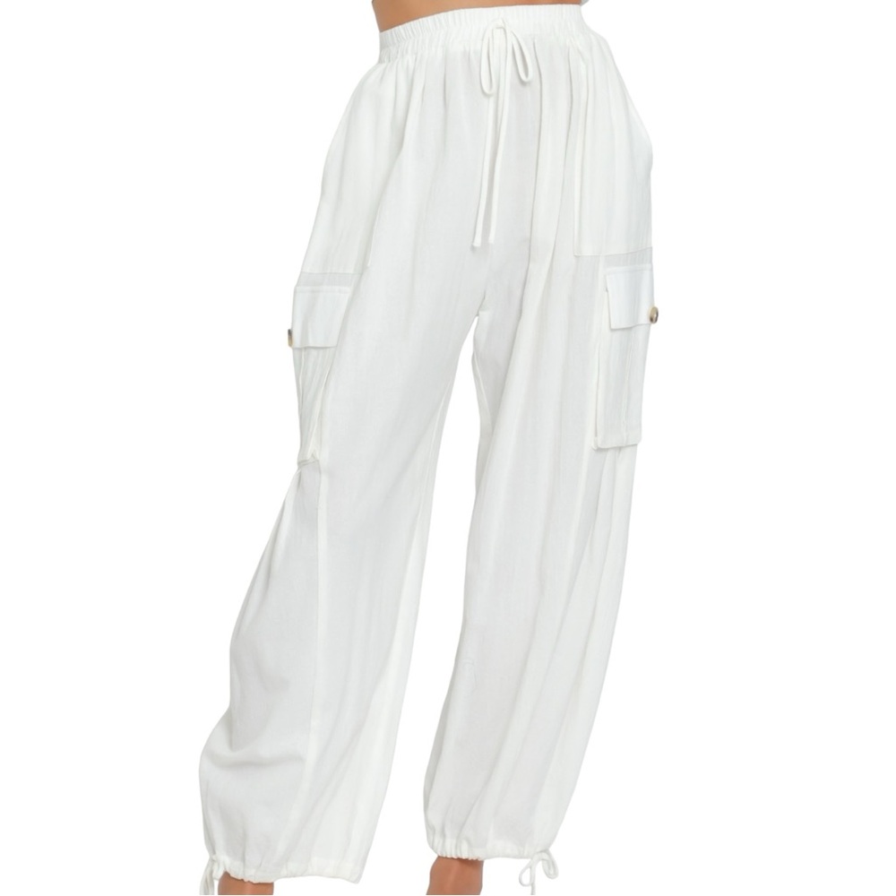 387. Women's White Drawstring Ankle Cargo Pants worn one time
